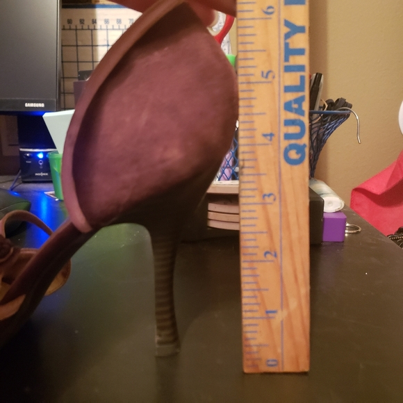 BCBG Brown and Pink Heels with cute floral adornment - Picture 8 of 8